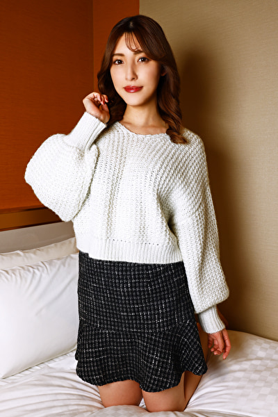 <六本木高級キャバ嬢もお店を出たらただの女>ホテルでカンパーイからの楽しそうに痴女りだす!かなさん470967