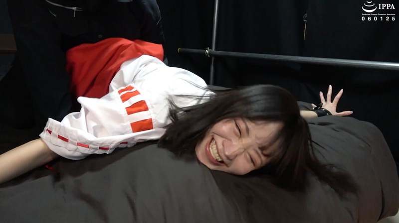 【くすぐり】「巫女さんややちゃんの身体をくすぐりマッサージ！ 最後はうつ伏せ拘束で大笑い！」WAKA-077琥珀やや 6h_1416ad01994