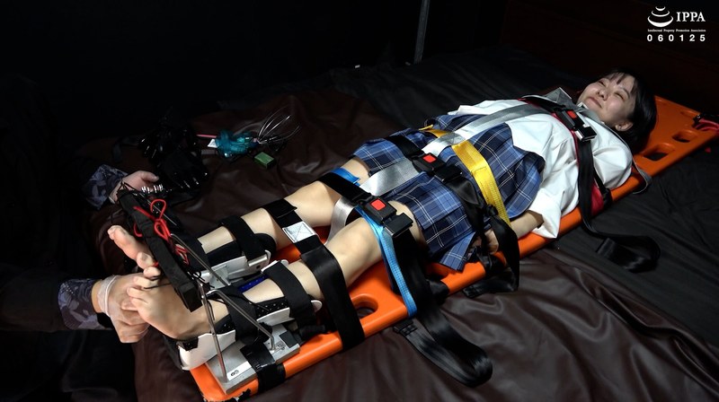 【足裏】「制服のまりちゃんに足枷拘束くすぐりで足裏開発！」WAKA-087加護まり 3h_1416ad02021