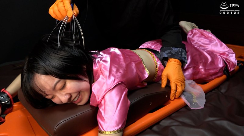 【うつ伏せ拘束くすぐり＋まりちゃんの弱点の脇腹で本気の降参宣言！？】WAKA-087加護まり 5h_1416ad02023