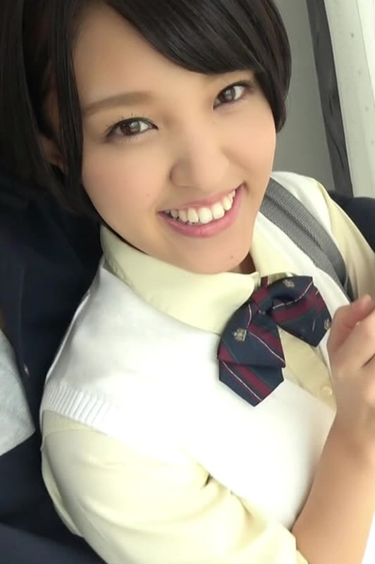 笑顔いっぱいのショートカットの女の子、外でも中でもどこでもエッチh_1825tssr01401