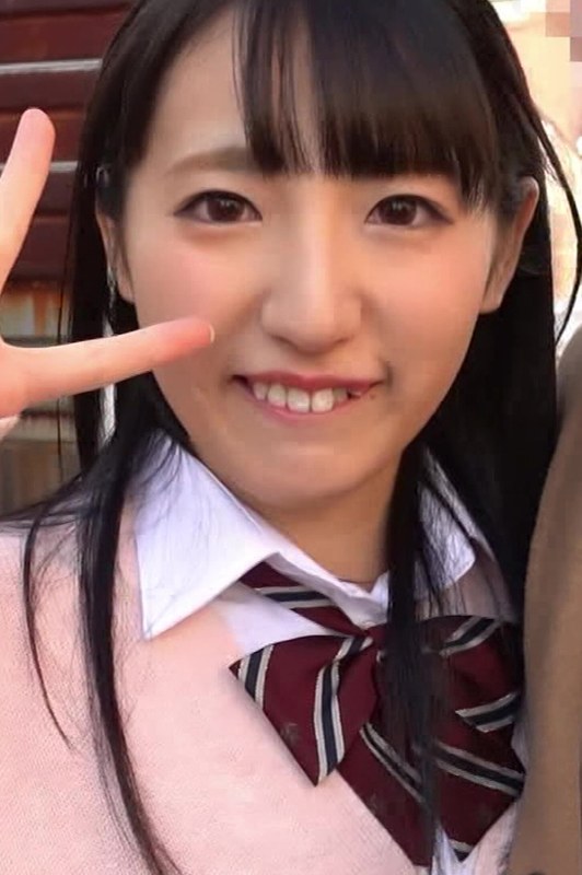 あどけない笑顔の幼い制服女子の淫乱な姿！h_1825tssr01410