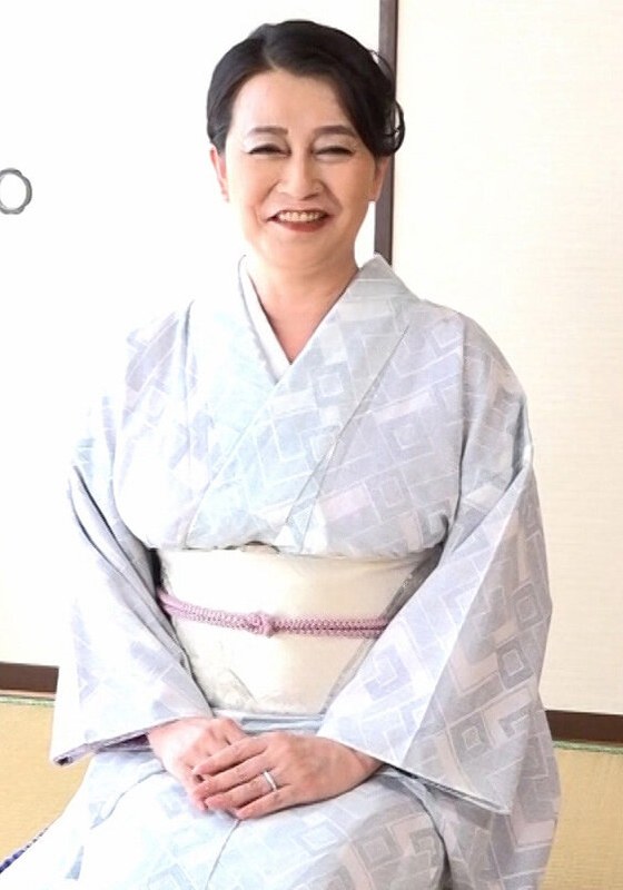 [素人]和服姿の爆乳おばさん！アダルトグッズのモニターからあれよあれよのAV出演！緊張から人生最高イキ過ぎ性交！h_1724a108g00001