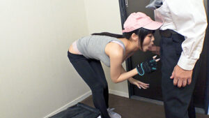 ピタパン女配達員 押しウリ即ハメデリバリー！私の本番お届けします！！ みう（20）