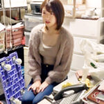 万引き スーパーの人妻たち ●剛毛マン毛のスレンダー巨尻妻