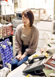 万引き スーパーの人妻たち ●剛毛マン毛のスレンダー巨尻妻