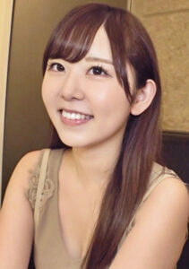 巨尻美肌色白美少女が生チンポに酔いしれる!
